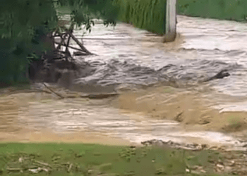 Reshje të mëdha të shiut, vërshohet një fshat i Skenderajt