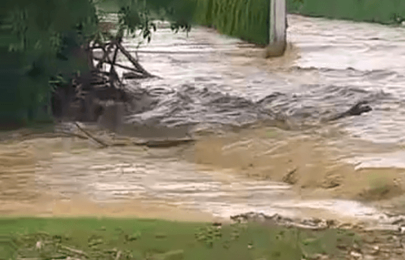 Reshje të mëdha të shiut, vërshohet një fshat i Skenderajt