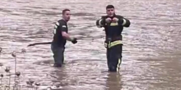 Vetura që ra në lumin Lepenc në Shkup është nga Kosova, vazhdojnë kërkimet për tre persona