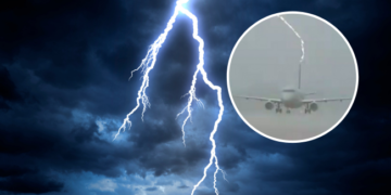 Momenti kur rrufeja godet në aeroplanin plot me pasagjerë