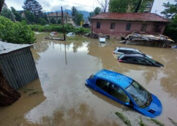 Stuhi në Maqedoninë e Veriut, përmbytet qyteti