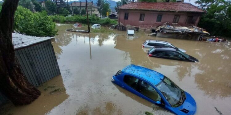 Stuhi në Maqedoninë e Veriut, përmbytet qyteti