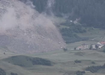 Fshati zviceran shpëton për “fije”! Bie masivi i madh i shkëmbit, evakuohen banorët!