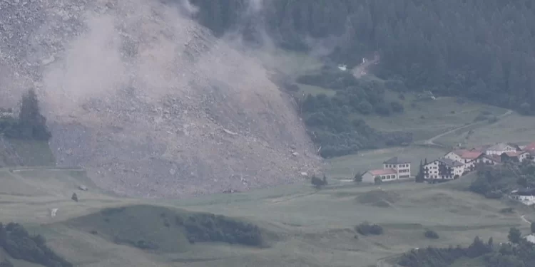 Fshati zviceran shpëton për “fije”! Bie masivi i madh i shkëmbit, evakuohen banorët!