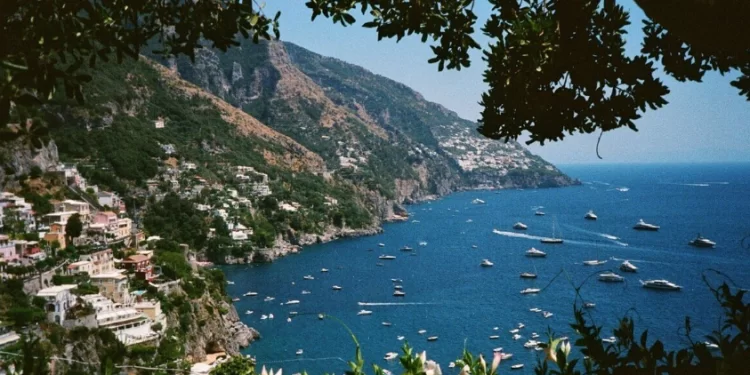 Ky është vendi që nuk e lejon Instagramin, Facebookun dhe internetin këtë verë