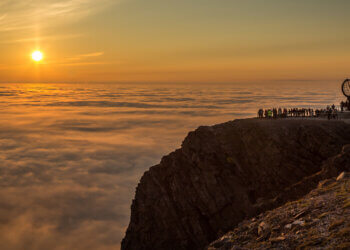 6 vendet e vetme në rruzullin tokësor, ku dielli nuk perëndon ose lind për muaj të tërë