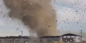 Përmbytje dhe tornado, anulohen qindra fluturime në SHBA