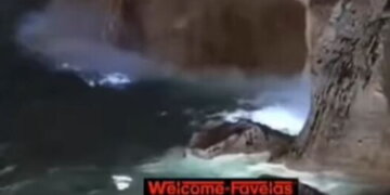 Turisti problematik në Romë hipën mbi statuja dhe zhytet në shatërvanin e Trevit!