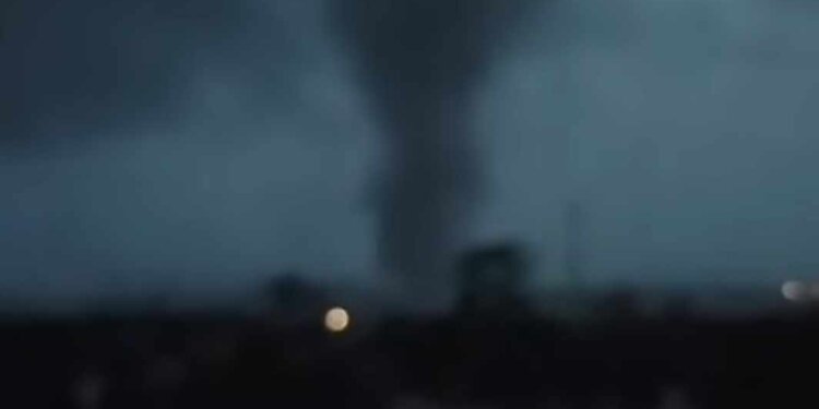 Një tornado violente regjistrohet në zonën e Milanos!