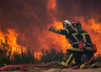 I nxehti ekstrem dhe rreziku nga zjarret, Franca shpall alarmin e kuq