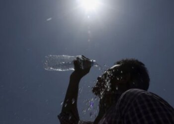 I nxehti i madh “pushton” Shqipërinë, institucionet apelojnë marrjen e masave për moshat e treta dhe fëmijët