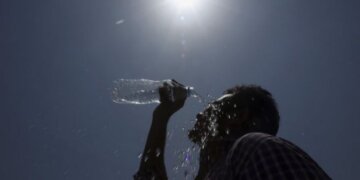 I nxehti i madh “pushton” Shqipërinë, institucionet apelojnë marrjen e masave për moshat e treta dhe fëmijët