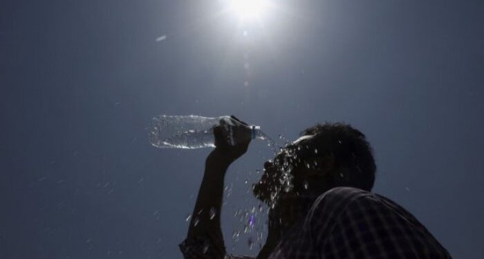 I nxehti i madh “pushton” Shqipërinë, institucionet apelojnë marrjen e masave për moshat e treta dhe fëmijët