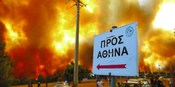 Zjarret në Greqi/ Prezantuesja e njohur kërkon ndihmë duke qarë: Po digjemi, bëni diçka