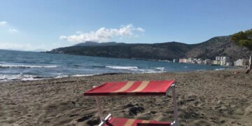 Kullat e vrojtimit bosh në Shëngjin/ Pushuesja nga Kosova rrezikon jetën, rasti i tretë brenda javës!