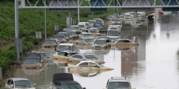 Shteti aziatik përfshihet nga shirat e rrëmbyeshëm, bilanci është tragjik!