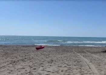 Detajet nga tragjedia në plazh, babai hyri në det për të shpëtuar djemtë!