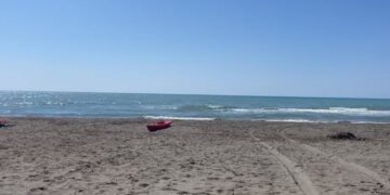 Detajet nga tragjedia në plazh, babai hyri në det për të shpëtuar djemtë!