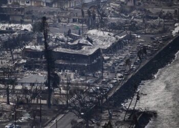 Çfarë e shkaktoi zjarrin që e shndërroi një qytet në Havai në hi?
