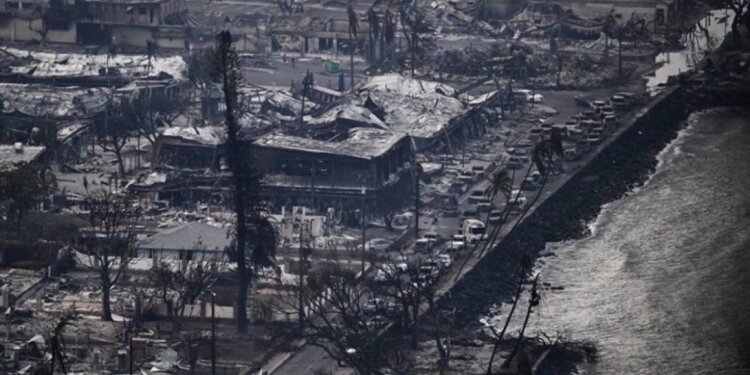 Çfarë e shkaktoi zjarrin që e shndërroi një qytet në Havai në hi?