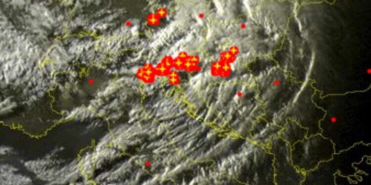 Stuhi të forta sonte sërish në rajon, tornado në Slloveni!