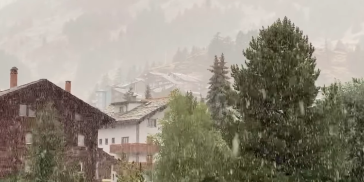 Reshje të dendura bore në Zermatt të Zvicrës