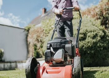 Studimi: Kositja e barit për vetëm 11 minuta në ditë ulë shanset për vdekje të hershme