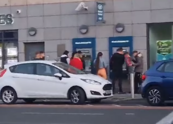 Para “falas” për të gjithë, kaos pas defektit me bankomatët!