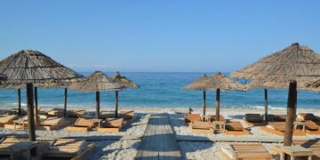 Bregdeti ia merr Kosovës punëtorët, gjatë sezonit së verës rrezikojnë mbylljen