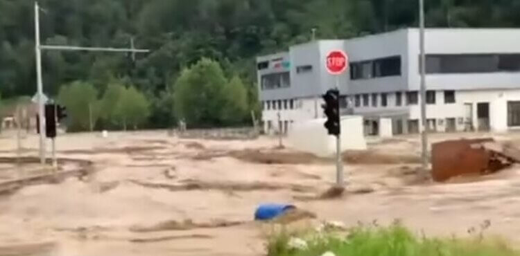 PAMJE: Nisin përmbytjet e mëdha në Slloveni