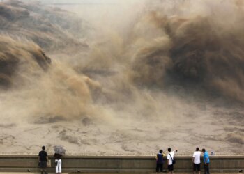 Shteti që po përjeton reshjet më të mëdha në 140 vjet, viktima dhe përmbytje