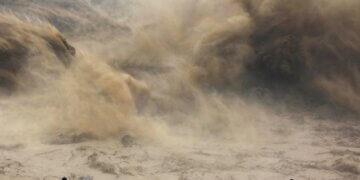 Shteti që po përjeton reshjet më të mëdha në 140 vjet, viktima dhe përmbytje