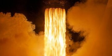 Dy rus dhe një amerikan shkojnë së bashku në në Stacionin Ndërkombëtar Hapësinor!