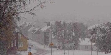 Reshjet më të mëdha të borës për këtë periudhë të vitit në 118 vitet e fundit në veri të Suedisë