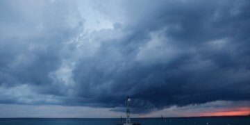 Meteorologët paralajmërojnë mot ekstrem në rajon, Greqia “në alarm të kuq”