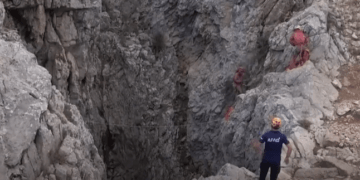 Eksploruesi amerikan i sëmurë që pret shpëtimin në shpellën turke!