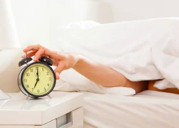 Ndryshimi i stinëve e bën më të vështirë zgjimin në mëngjes!