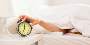 Ndryshimi i stinëve e bën më të vështirë zgjimin në mëngjes!