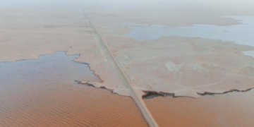 Pas përmbytjeve në Libi, shkretëtirat shndërrohen në liqene