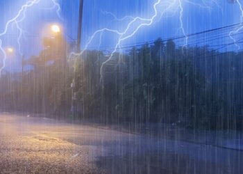 Stuhi të forta në rajon, vërshime dhe tornado uji në Adriatik!