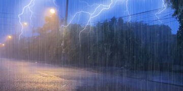 Stuhi të forta në rajon, vërshime dhe tornado uji në Adriatik!