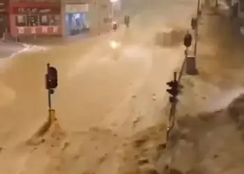 Shirat më të dendur në 140 vite, pamje gati apokaliptike nga Hong-Kongu