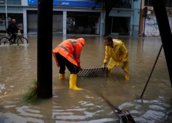 Nuk ndalen stuhitë në Greqi, shtëpi, spitale dhe rrugë të dëmtuara, Greqia përmbytet sërish!