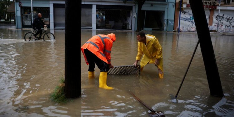 Nuk ndalen stuhitë në Greqi, shtëpi, spitale dhe rrugë të dëmtuara, Greqia përmbytet sërish!