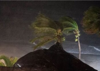 Uragani “jashtëzakonisht i rrezikshëm” godet Meksikën, një i vdekur