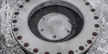 NASA tregon imazhet nga mostrat e asteroidit “Bennu” që e sollën në Tokë