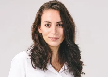 Shqiptarja bëhet figura kryesore në botën e inteligjencës artificiale