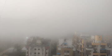 Smogu toksik në Pakistan, mbyllet qyteti me 13 milionë banorë: Nuk lejohet që 4 persona të rrinë bashkë