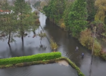 Shiu i dendur në veri të Francës rrit frikën për vërshime të reja