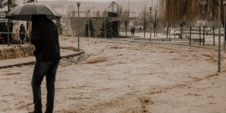 Instituti Hidrometeorologjik paralajmëron vërshime në disa zona në Kosovë